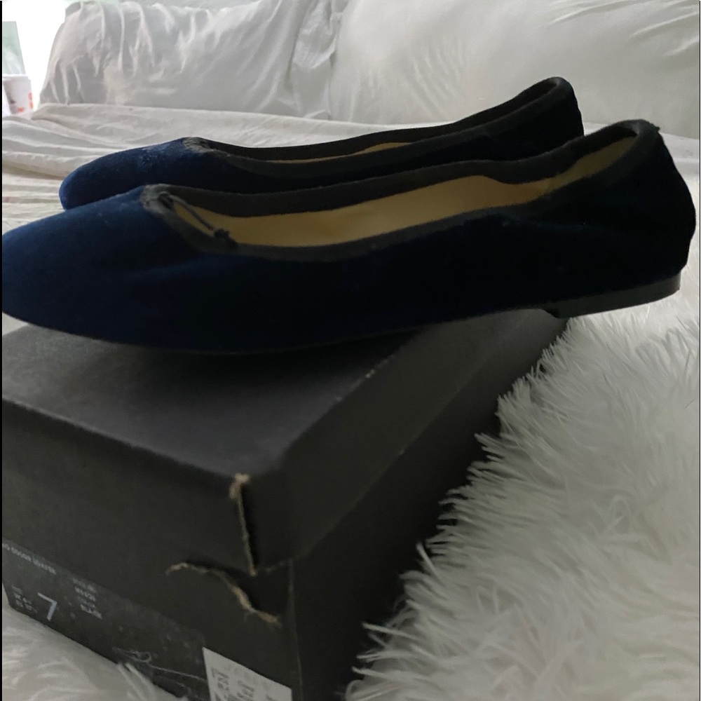JCREW BALLET FLATS! Size 7 Navy Velvet!
